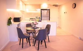 Homely Modern Apt Between The Lake And City - Hosted By Canstay